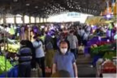 Sokağa çıkma yasağı sonrası Bursa pazarlarında adım atacak yer kalmadı.