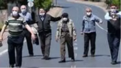 Son Dakika: 65 yaş üstü için getirilen seyahat izni serbestliğinin ayrıntıları belli oldu Son Dakika: 65 yaş üstü için getirilen seyahat izni serbestliğinin ayrıntıları belli oldu