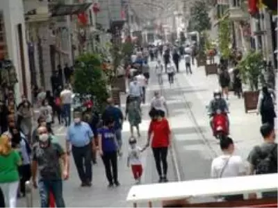 Taksim'de dikkat çeken yoğunluk Taksim'de dikkat çeken yoğunluk