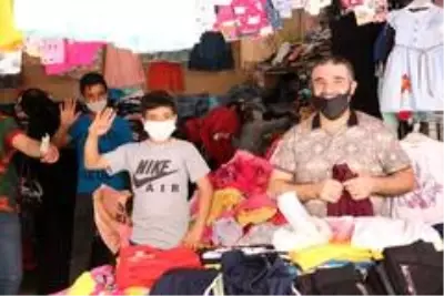Yaşıtları gezerken o bayram harçlığını çıkartmaya çalıştı Yaşıtları gezerken o bayram harçlığını çıkartmaya çalıştı