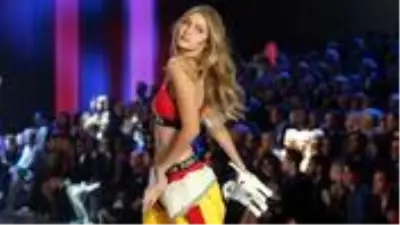 6 aylık hamile olan Gigi Hadid, estetik iddialarına son noktayı koydu 6 aylık hamile olan Gigi Hadid, estetik iddialarına son noktayı koydu