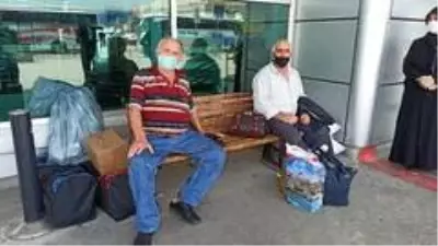 Bakanlık seyahat izni verdi, otogarda yolcu kapma yarışı başladı Bakanlık seyahat izni verdi, otogarda yolcu kapma yarışı başladı