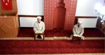 800 yıllık sabah namazında Yasin-i Şerif okuma geleneği Kovid-19'a rağmen yaşatılıyor