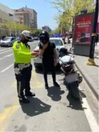 81 ilde trafik denetimi: 36 bin 889 sürücüye ceza 81 ilde trafik denetimi: 36 bin 889 sürücüye ceza
