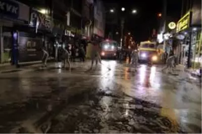Ağrı'da bayram öncesi cadde ve sokaklar yıkanmaya devam ediyor