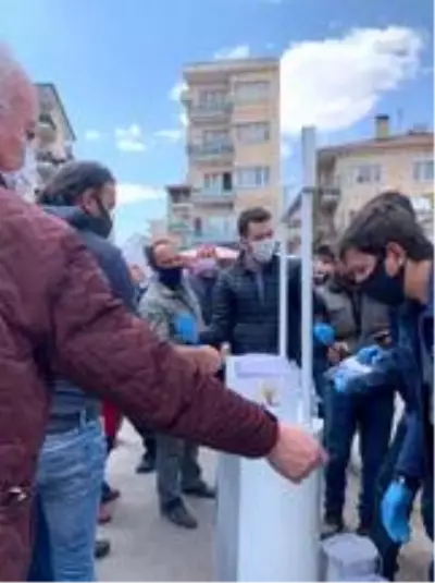 AK Parti Erzincan Gençlik Kolları maske dağıttı AK Parti Erzincan Gençlik Kolları maske dağıttı
