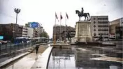 Ankara'da kuvvetli rüzgar beklentisi nedeniyle uyarı yapıldı Ankara'da kuvvetli rüzgar beklentisi nedeniyle uyarı yapıldı
