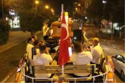 Antalya sokaklarında Temsili Bandırma Vapuru Antalya sokaklarında Temsili Bandırma Vapuru