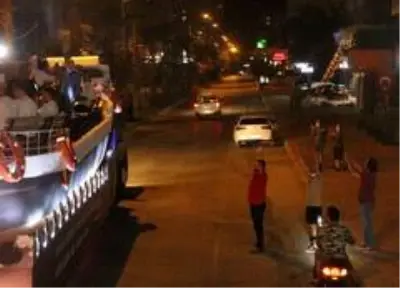 Antalya sokaklarında Temsili Bandırma Vapuru