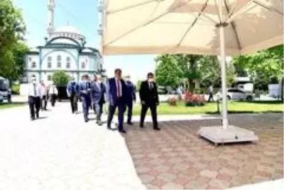 Başkan Gürkan, bayram öncesi şehir mezarlığını ziyaret etti Başkan Gürkan, bayram öncesi şehir mezarlığını ziyaret etti