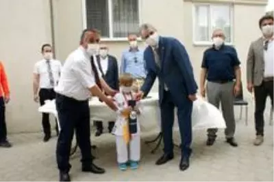 Başkan Yüce'den sarı kuşak alan 6 yaşındaki Yekta'ya ödül Başkan Yüce'den sarı kuşak alan 6 yaşındaki Yekta'ya ödül