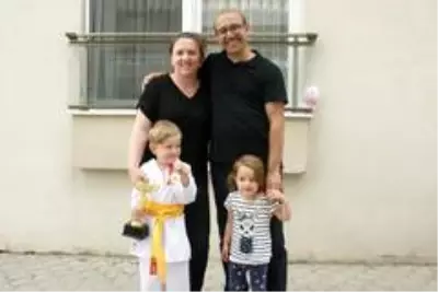 Başkan Yüce'den sarı kuşak alan 6 yaşındaki Yekta'ya ödül Başkan Yüce'den sarı kuşak alan 6 yaşındaki Yekta'ya ödül