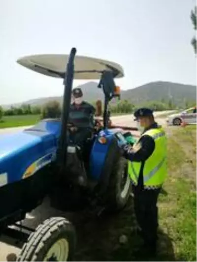 Burdur'da jandarmadan Covid-19 denetimi Burdur'da jandarmadan Covid-19 denetimi
