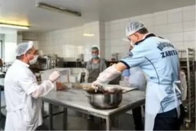 Büyükşehir ekipleri Ramazan Bayramı'nda da görev başında Büyükşehir ekipleri Ramazan Bayramı'nda da görev başında
