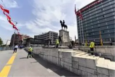 Büyükşehir ekipleri Ramazan Bayramı'nda da görev başında Büyükşehir ekipleri Ramazan Bayramı'nda da görev başında