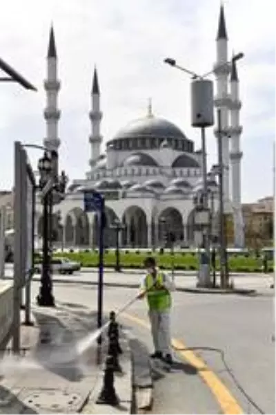 Büyükşehir ekipleri Ramazan Bayramı'nda da görev başında Büyükşehir ekipleri Ramazan Bayramı'nda da görev başında