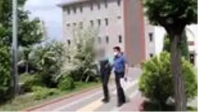 Cam bardak parçalarıyla rehin alınan vatandaşı polis kurtardı