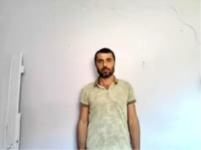 Depremde evi hasar gören aile yardım bekliyor Depremde evi hasar gören aile yardım bekliyor