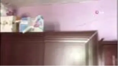 Depremde evi hasar gören aile yardım bekliyor Depremde evi hasar gören aile yardım bekliyor