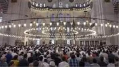 Diyanet'ten bayram namazı açıklaması: Koronavirüs sebebiyle camilerde bayram namazı kılınmayacak Diyanet'ten bayram namazı açıklaması: Koronavirüs sebebiyle camilerde bayram namazı kılınmayacak