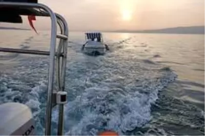 Ege Denizi'nde teknesi arızalanan çifti Sahil Güvenlik kurtardı
