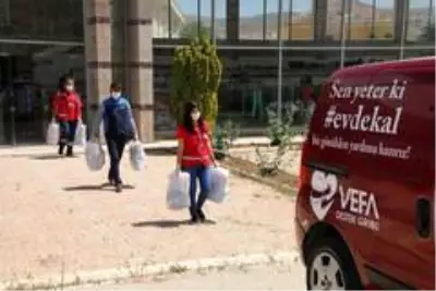 Elazığ'da Vefalı eller, bin 783 çocuğa bayramlık ulaştırdı Elazığ'da Vefalı eller, bin 783 çocuğa bayramlık ulaştırdı