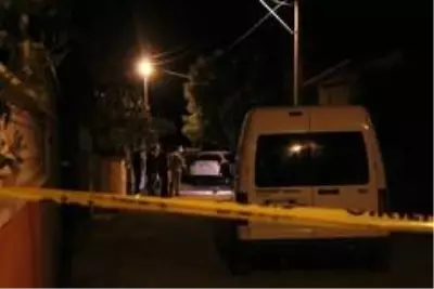 Eski kız arkadaşını av tüfeğiyle vurdu, kadın ağır yaralandı Eski kız arkadaşını av tüfeğiyle vurdu, kadın ağır yaralandı