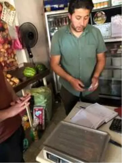 Gençler bakkal defterini satın aldı Gençler bakkal defterini satın aldı