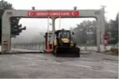 Giriş ve çıkışlara açılan Dereköy Sınır Kapısı'nda düzenleme Giriş ve çıkışlara açılan Dereköy Sınır Kapısı'nda düzenleme