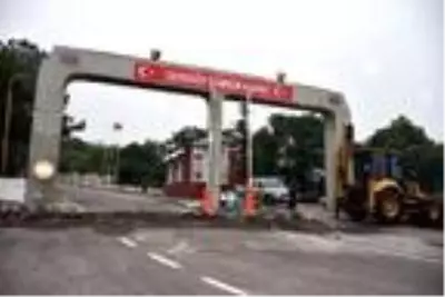 Giriş ve çıkışlara açılan Dereköy Sınır Kapısı'nda düzenleme Giriş ve çıkışlara açılan Dereköy Sınır Kapısı'nda düzenleme