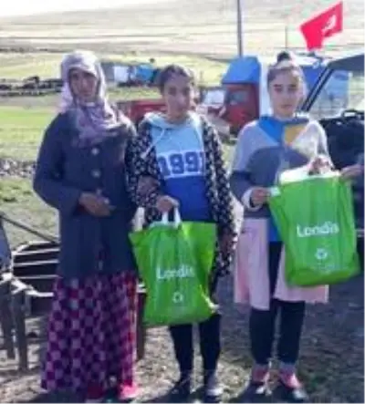 Göle'de yetim ve öksüzlere bayramlık