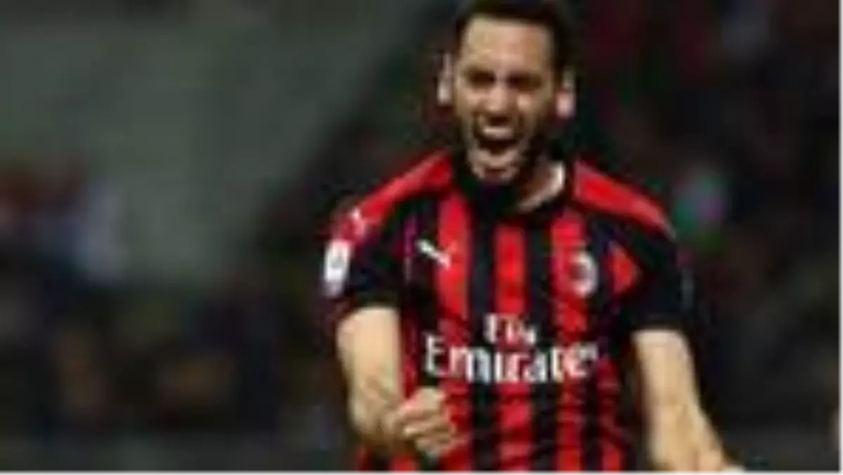 Hakan Çalhanoğlu'ndan dikakt çeken Galatasaray beğenisi!