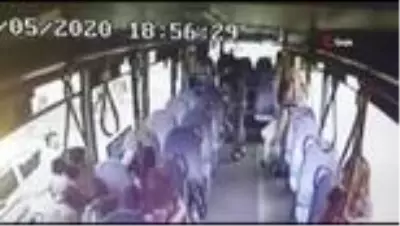 Otobüste hırsızlık yapan şahıs, şoför kapıları kapatınca kaçamadı