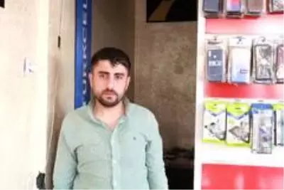 İftar saatinde telefon dükkanına giren hırsızlar güvenlik kamerasına yakalandı İftar saatinde telefon dükkanına giren hırsızlar güvenlik kamerasına yakalandı