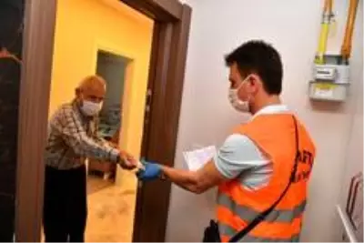 Isparta'da 65 yaş ve üstü vatandaşların emlak vergisi tahsilatları evde yapılıyor Isparta'da 65 yaş ve üstü vatandaşların emlak vergisi tahsilatları evde yapılıyor