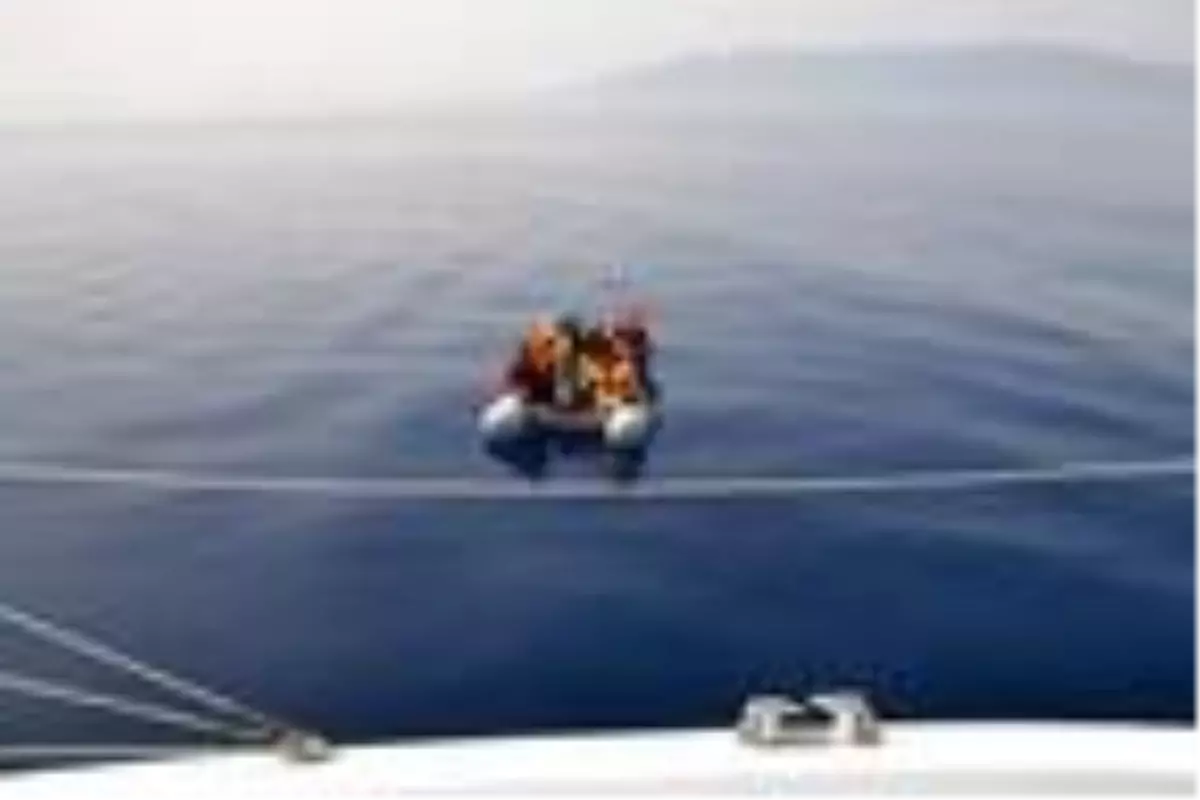 İzmir'de 24 göçmen kurtarıldı