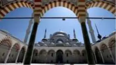 İzmir'de yine cami minarelerinden müzik yayını yapıldı İzmir'de yine cami minarelerinden müzik yayını yapıldı