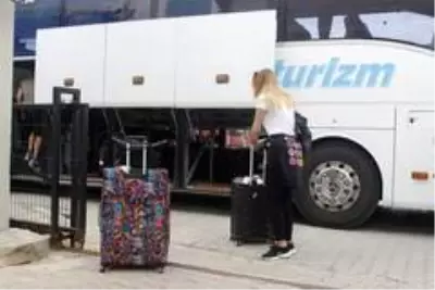 Karantina süreleri tamamlanan 157 kişi memleketlerine gönderildi Karantina süreleri tamamlanan 157 kişi memleketlerine gönderildi