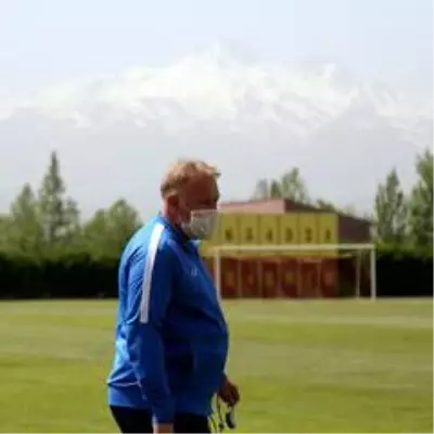 Kayserispor teknik direktörü Robert Prosinecki: '8 maç da bizim için final gibi' Kayserispor teknik direktörü Robert Prosinecki: '8 maç da bizim için final gibi'