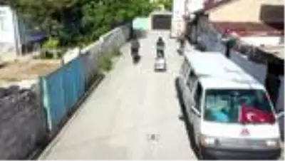 KONYA AVRUPA ŞAMPİYONU BİSİKLETİYLE İHTİYAÇ SAHİPLERİNE YARDIM TAŞIYOR KONYA AVRUPA ŞAMPİYONU BİSİKLETİYLE İHTİYAÇ SAHİPLERİNE YARDIM TAŞIYOR