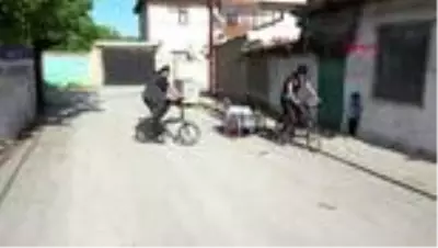 KONYA AVRUPA ŞAMPİYONU BİSİKLETİYLE İHTİYAÇ SAHİPLERİNE YARDIM TAŞIYOR KONYA AVRUPA ŞAMPİYONU BİSİKLETİYLE İHTİYAÇ SAHİPLERİNE YARDIM TAŞIYOR