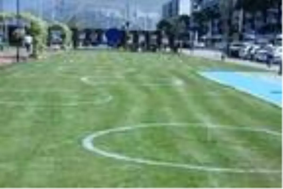 Kordon'daki çimlere, çember çizildi