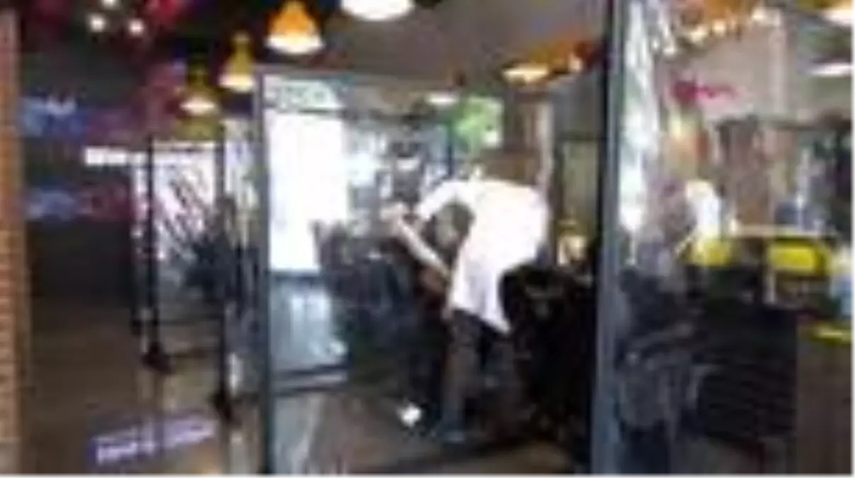 KÜTAHYA Kuaförde sosyal mesafeye paravanlı önlem