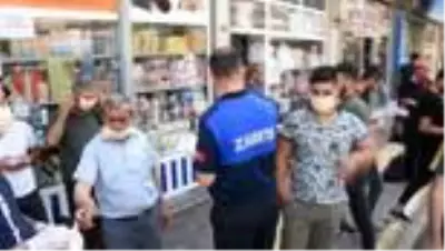 Nusaybin'de vatandaşlara ücretsiz maske dağıtıldı Nusaybin'de vatandaşlara ücretsiz maske dağıtıldı
