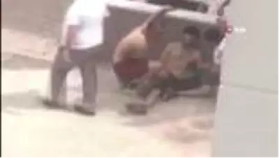 Antalya'da bir kişi, kız meselesi yüzünden arkadaşını 4 yerinden bıçakladı, sonra yardım etti Antalya'da bir kişi, kız meselesi yüzünden arkadaşını 4 yerinden bıçakladı, sonra yardım etti