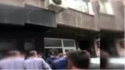 Ordu'da ters kelepçe gerginliği...Yasağı delen baba çocuklarını gezmeye çıkardığını söyledi, polise... Ordu'da ters kelepçe gerginliği...Yasağı delen baba çocuklarını gezmeye çıkardığını söyledi, polise...