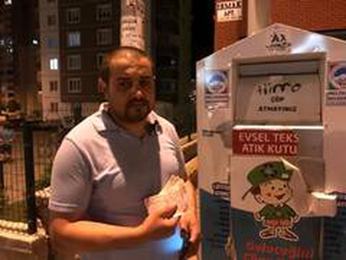 Anne, çocuğunun eşofmanı yerine 2 bin lirayı geri dönüşüm kutusuna attı