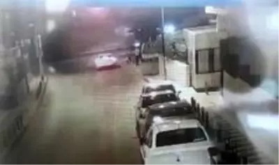 (Özel) Ümraniye'de park halindeki kamyonetin saniyeler içerisinde çalındığı anlar kamerada (Özel) Ümraniye'de park halindeki kamyonetin saniyeler içerisinde çalındığı anlar kamerada