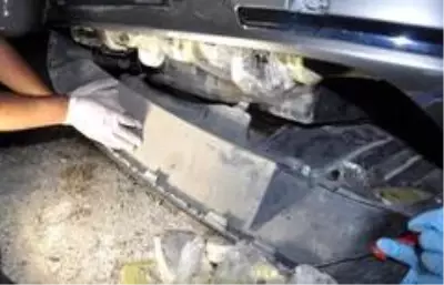 Polise çarpıp kaçtı, araçtan 34 kilogram esrar çıktı Polise çarpıp kaçtı, araçtan 34 kilogram esrar çıktı