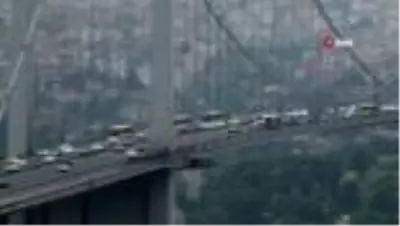 Sokağa çıkma kısıtlaması öncesi 15 Temmuz Şehitler Köprüsü'nde trafik böyle görüntülendi Sokağa çıkma kısıtlaması öncesi 15 Temmuz Şehitler Köprüsü'nde trafik böyle görüntülendi